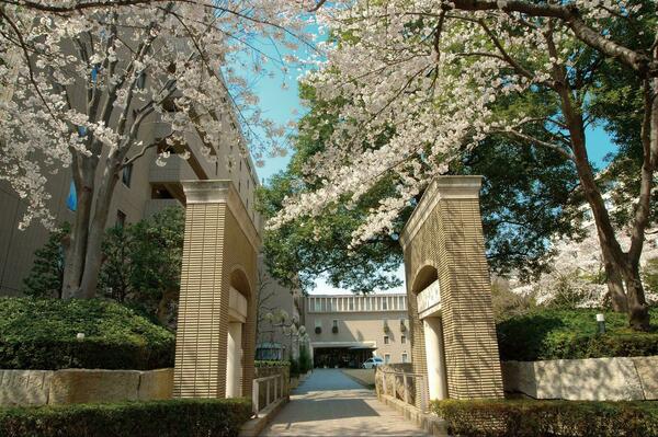 サクラビア成城 正門