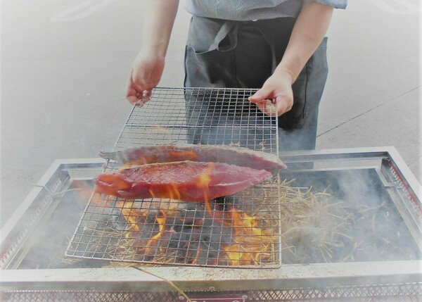 カツオの藁焼き