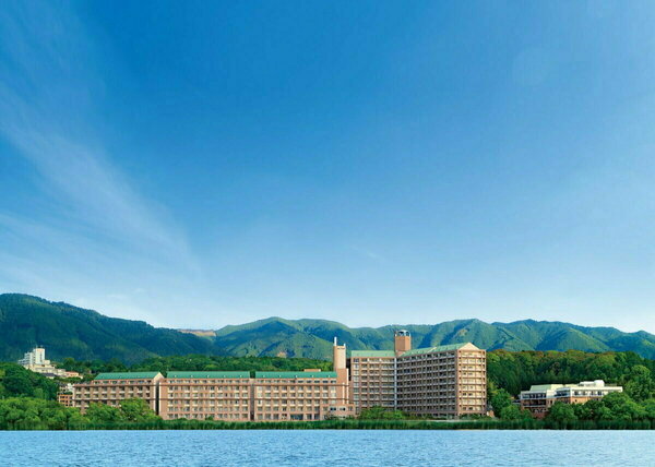 琵琶湖と比叡山とアクティバ琵琶